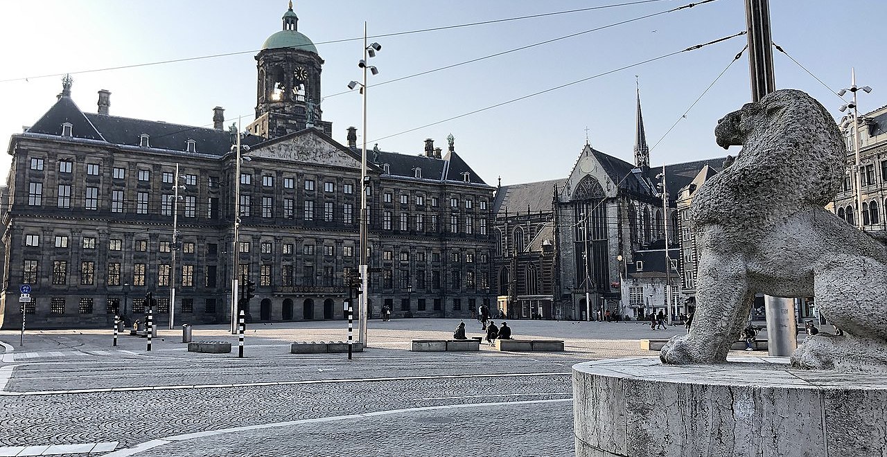 Hoe communiceert de gemeente Amsterdam in coronatijd?
